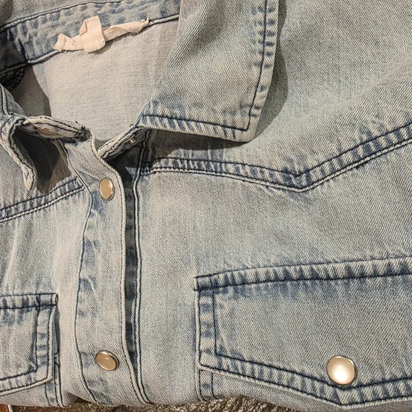 Jane & Delancey Light Wash Denim Button(snap)-Up Shirt. Sz Small. - Picture 3 of 8
